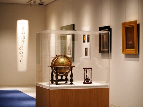 「岩田榮吉の世界 光の由来・影の行方」展にて展示中の地球儀
